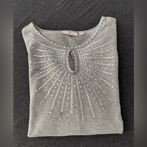 Quacker Factory Women’s Gray Shirt with Silver Accents